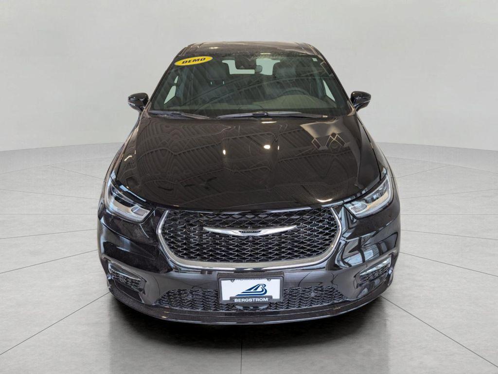 new 2026 Chrysler Pacifica car, priced at $38,275