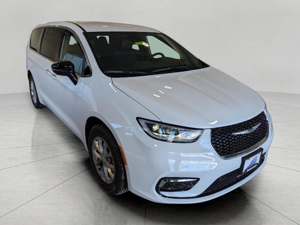 new 2026 Chrysler Pacifica car, priced at $44,764