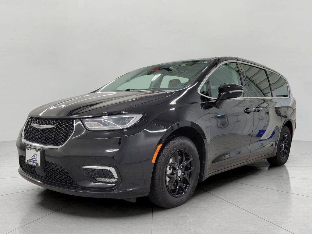 used 2024 Chrysler Pacifica car, priced at $29,238