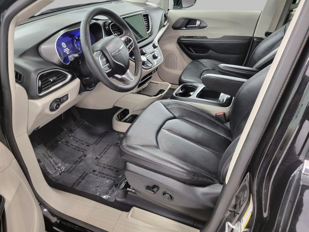 used 2024 Chrysler Pacifica car, priced at $29,238