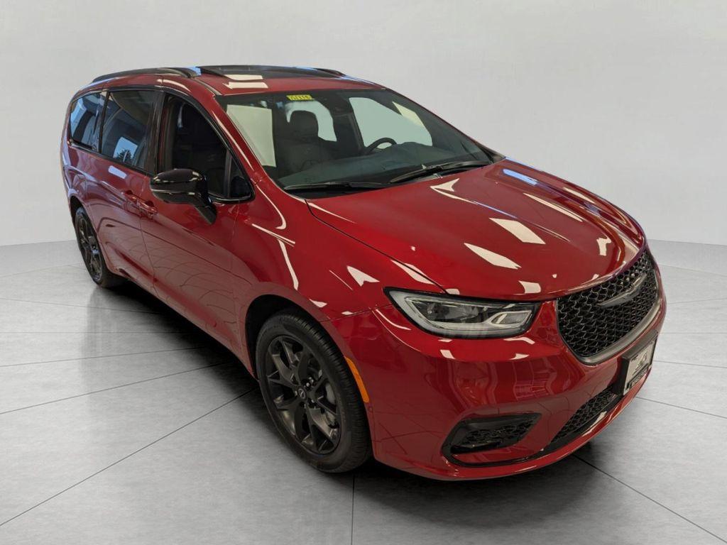 new 2026 Chrysler Pacifica car, priced at $46,835