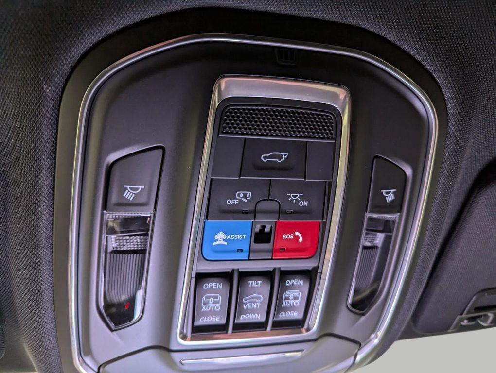 new 2025 Jeep Grand Cherokee car, priced at $49,874