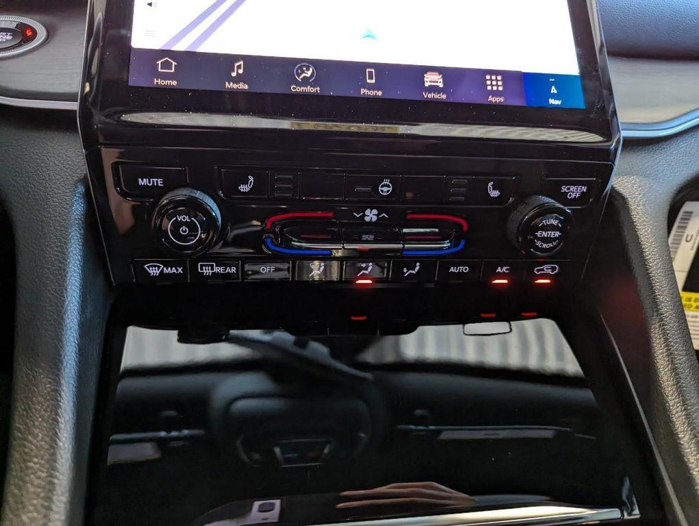 new 2025 Jeep Grand Cherokee car, priced at $47,725