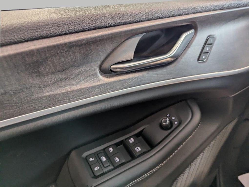 new 2025 Jeep Grand Cherokee L car, priced at $49,025