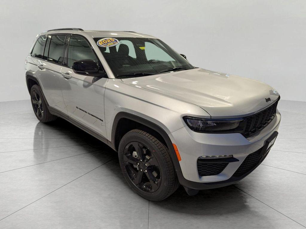 new 2025 Jeep Grand Cherokee car, priced at $44,725