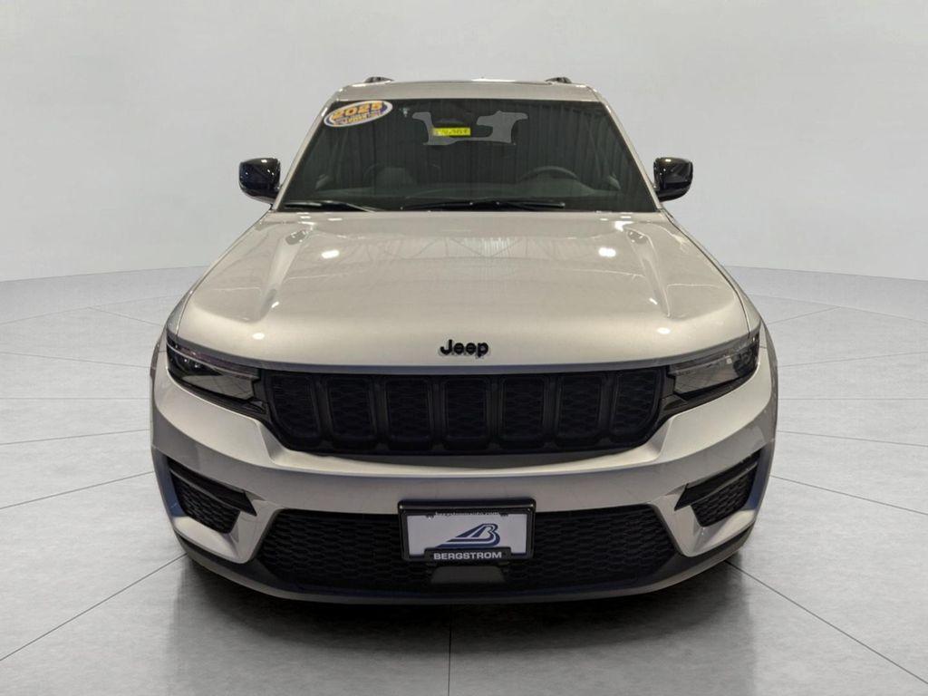 new 2025 Jeep Grand Cherokee car, priced at $44,725