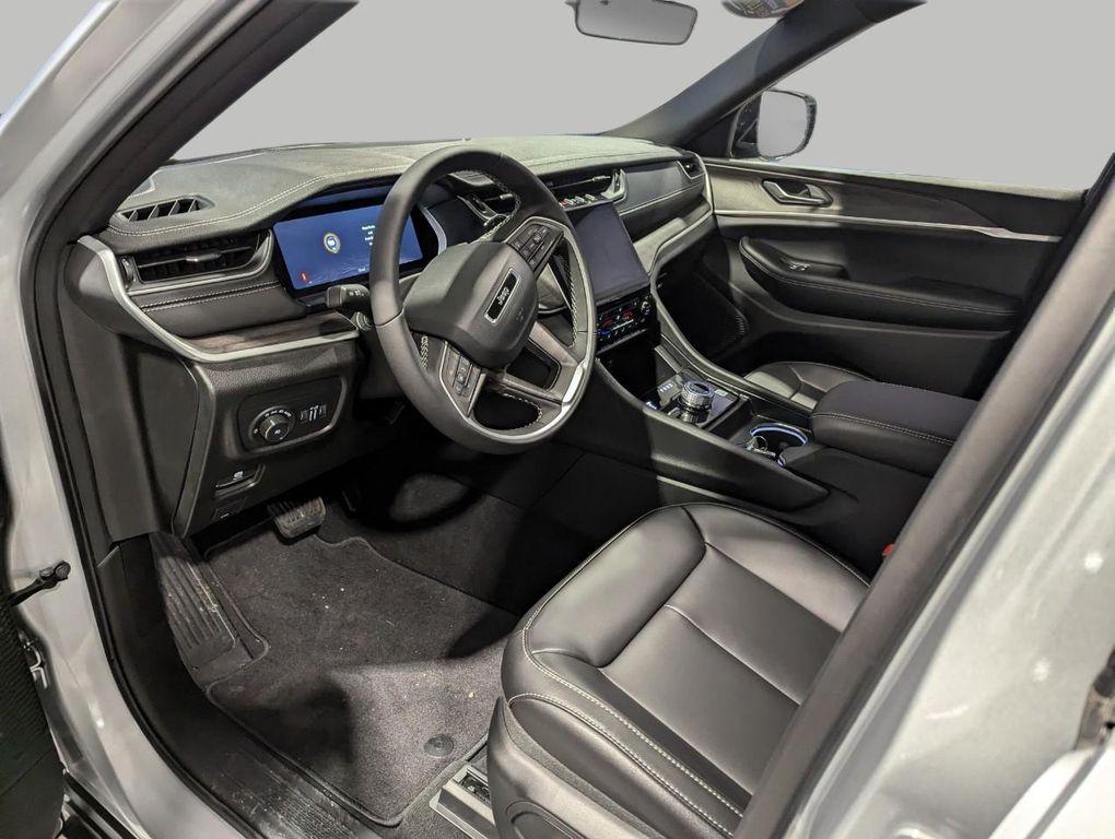 new 2025 Jeep Grand Cherokee car, priced at $44,725
