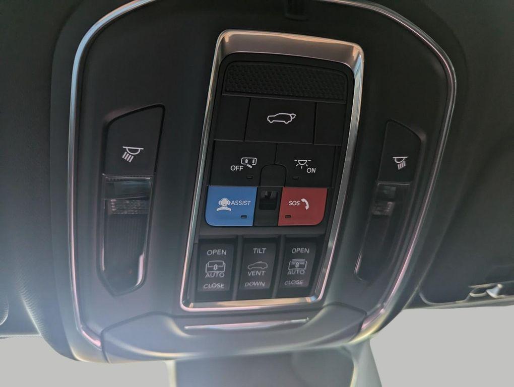 new 2025 Jeep Grand Cherokee car, priced at $47,725