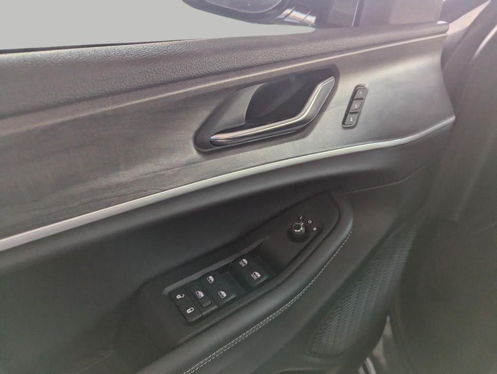 new 2025 Jeep Grand Cherokee car, priced at $47,725