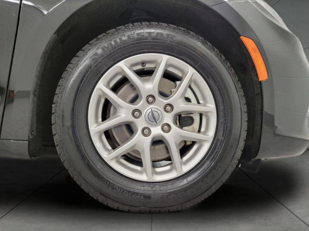 used 2025 Chrysler Pacifica car, priced at $31,181