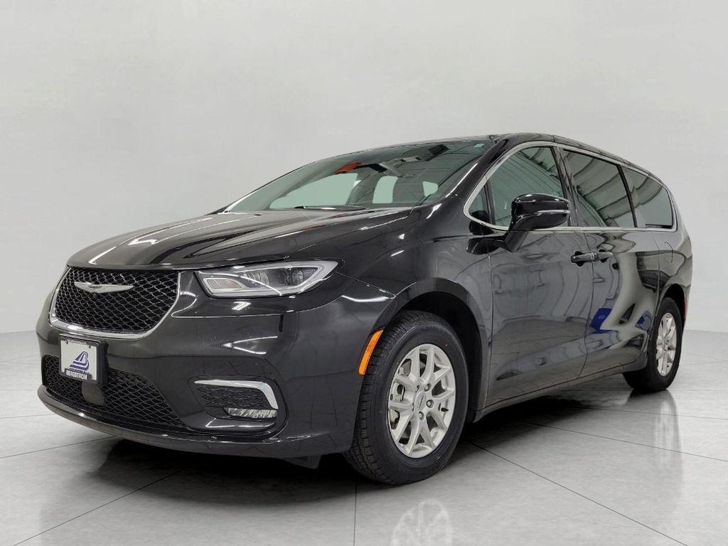 used 2025 Chrysler Pacifica car, priced at $31,181