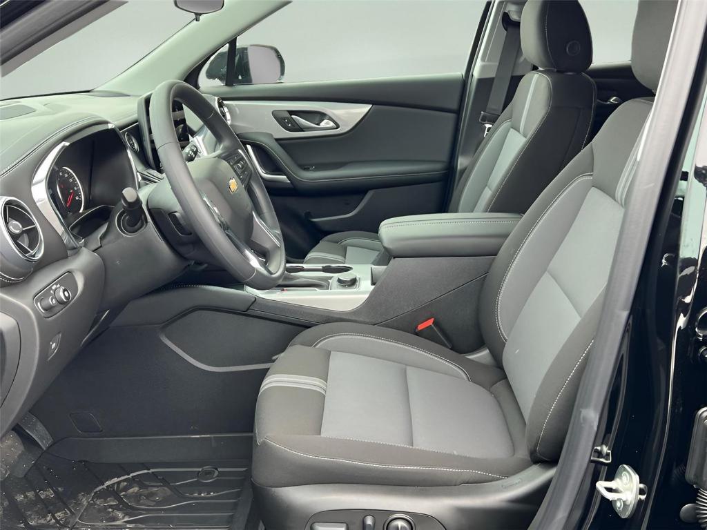 new 2025 Chevrolet Blazer car, priced at $36,913