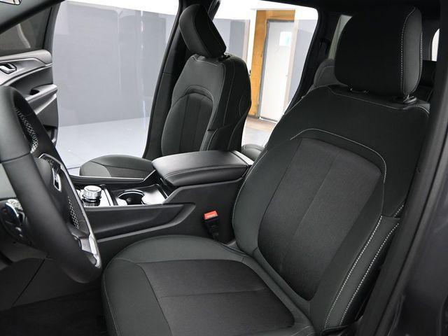 new 2025 Jeep Grand Cherokee car, priced at $40,874