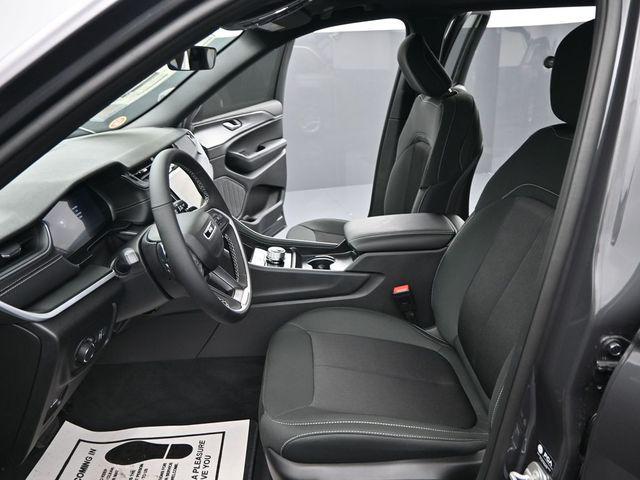 new 2025 Jeep Grand Cherokee car, priced at $40,874