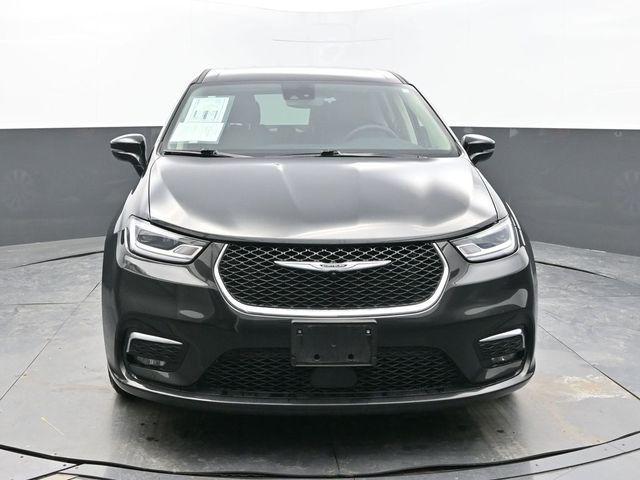 used 2024 Chrysler Pacifica Hybrid car, priced at $29,049