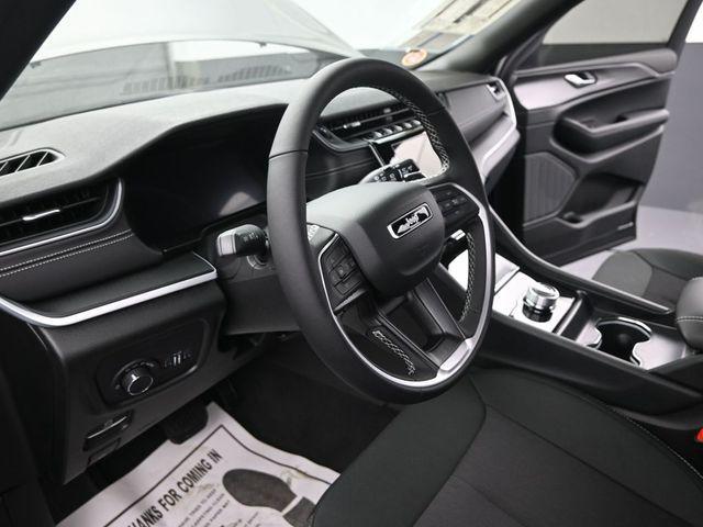 new 2025 Jeep Grand Cherokee car, priced at $43,195