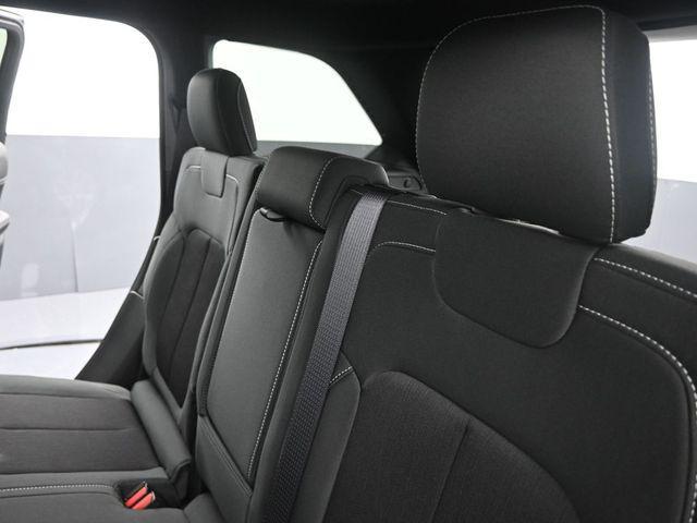 new 2025 Jeep Grand Cherokee car, priced at $43,195