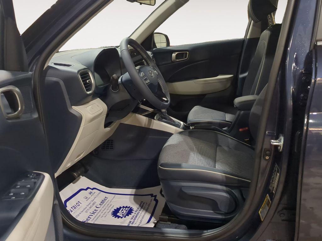 used 2025 Hyundai Venue car, priced at $21,400