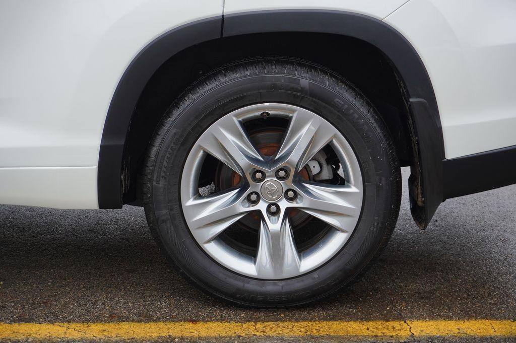 used 2015 Toyota Highlander car, priced at $13,636