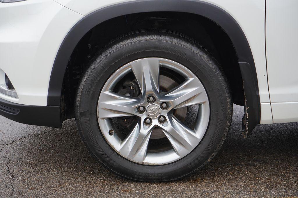 used 2015 Toyota Highlander car, priced at $13,636