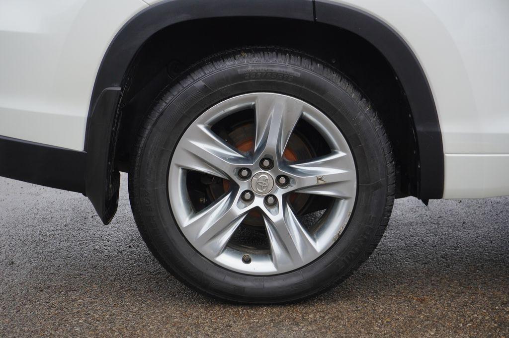 used 2015 Toyota Highlander car, priced at $13,636