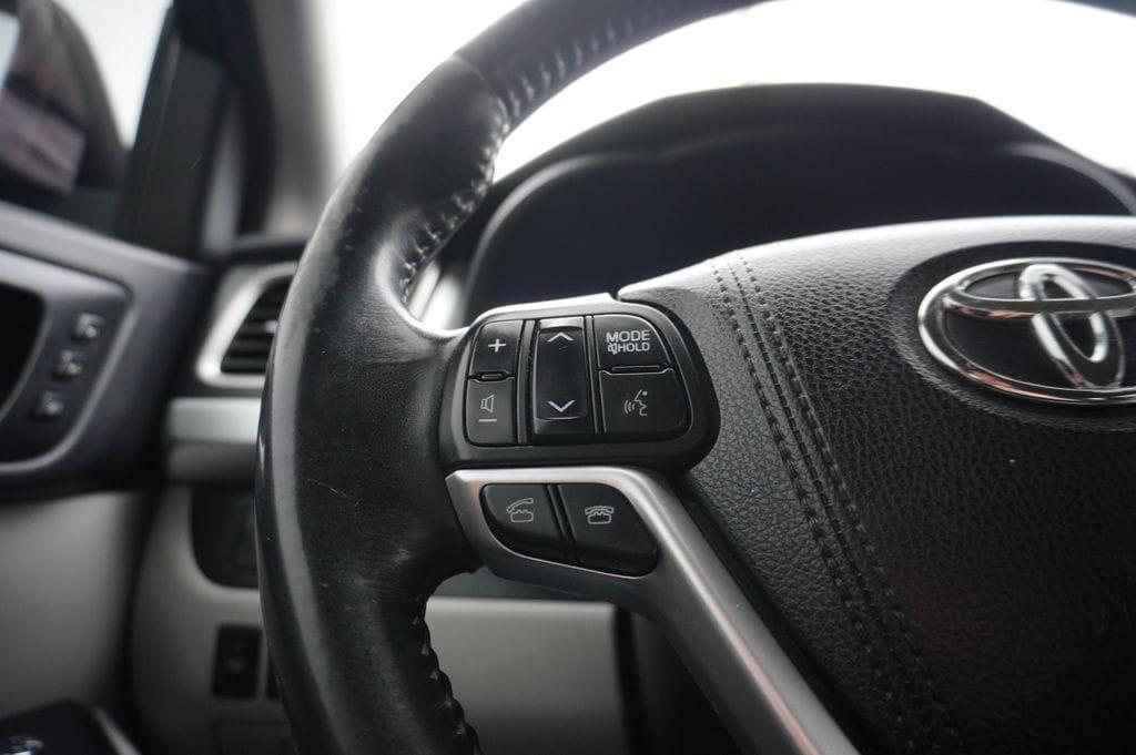 used 2015 Toyota Highlander car, priced at $13,636