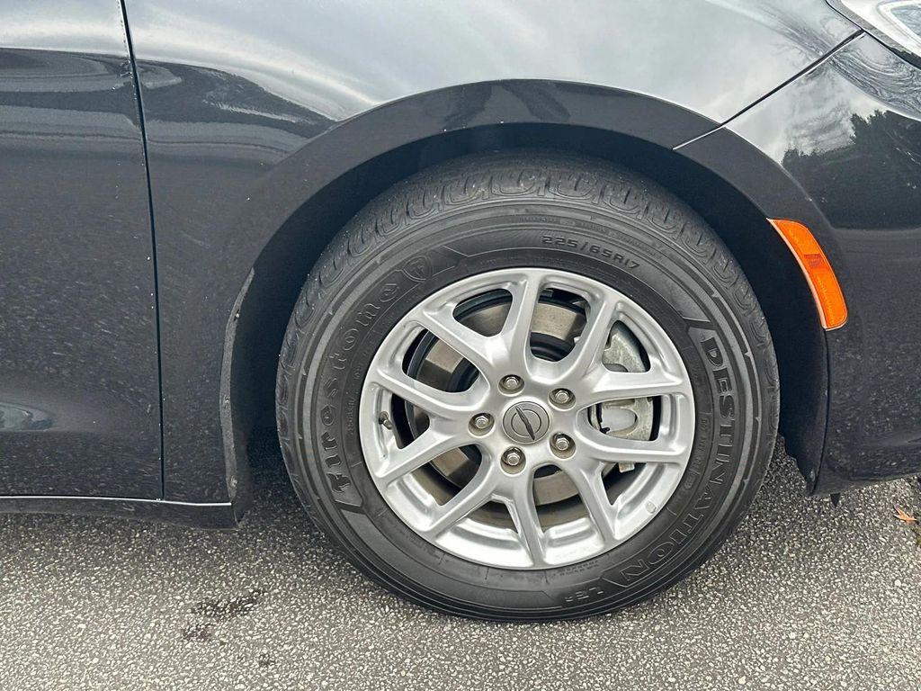 used 2022 Chrysler Pacifica car, priced at $18,385