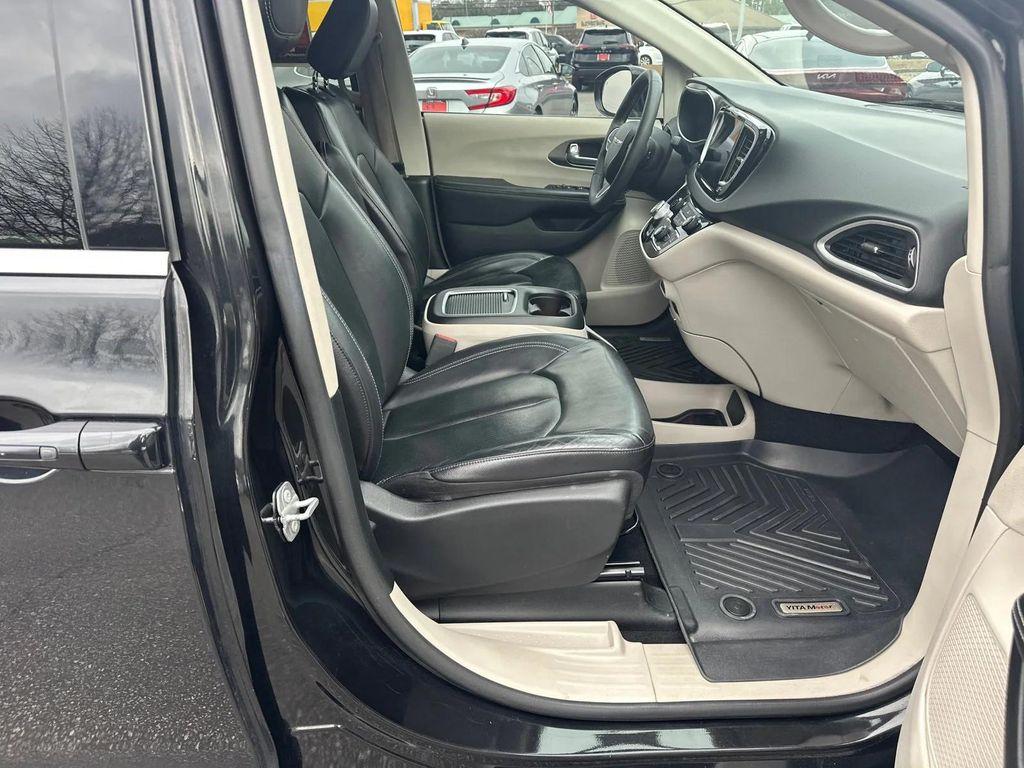 used 2022 Chrysler Pacifica car, priced at $18,385