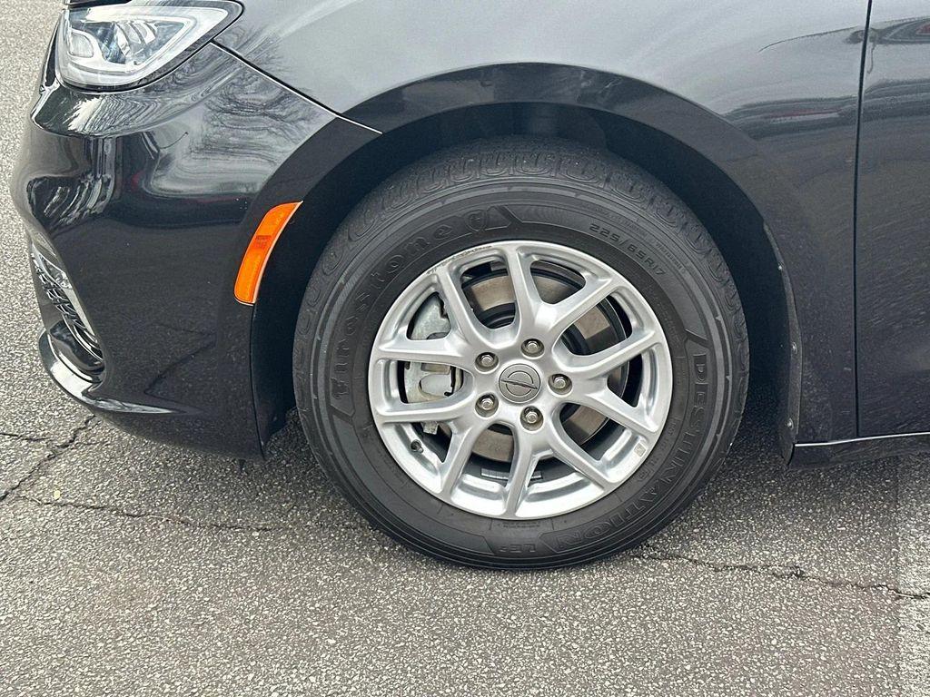 used 2022 Chrysler Pacifica car, priced at $18,385