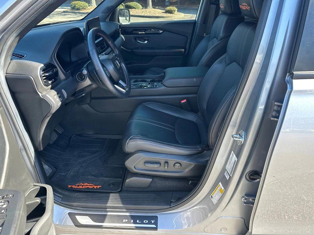 used 2025 Honda Pilot car, priced at $43,674