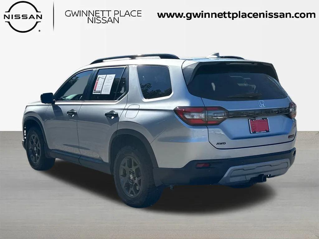 used 2025 Honda Pilot car, priced at $43,674