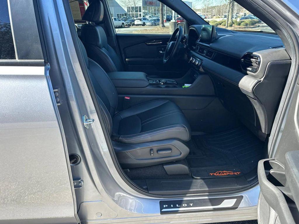 used 2025 Honda Pilot car, priced at $43,674
