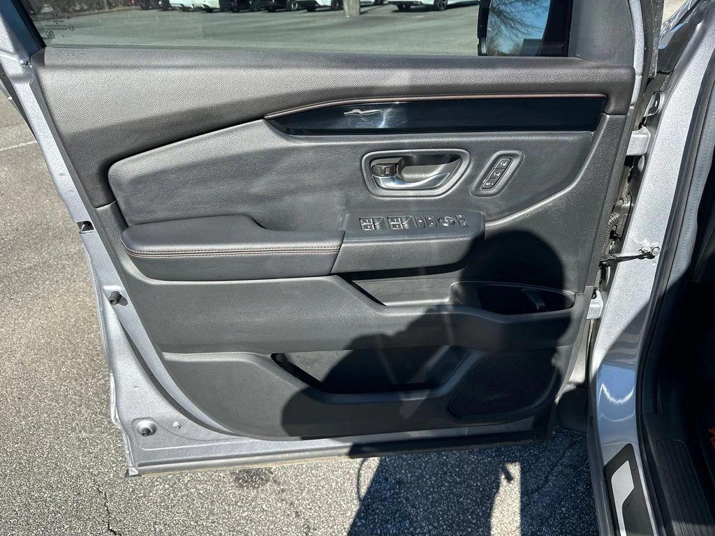 used 2025 Honda Pilot car, priced at $43,674