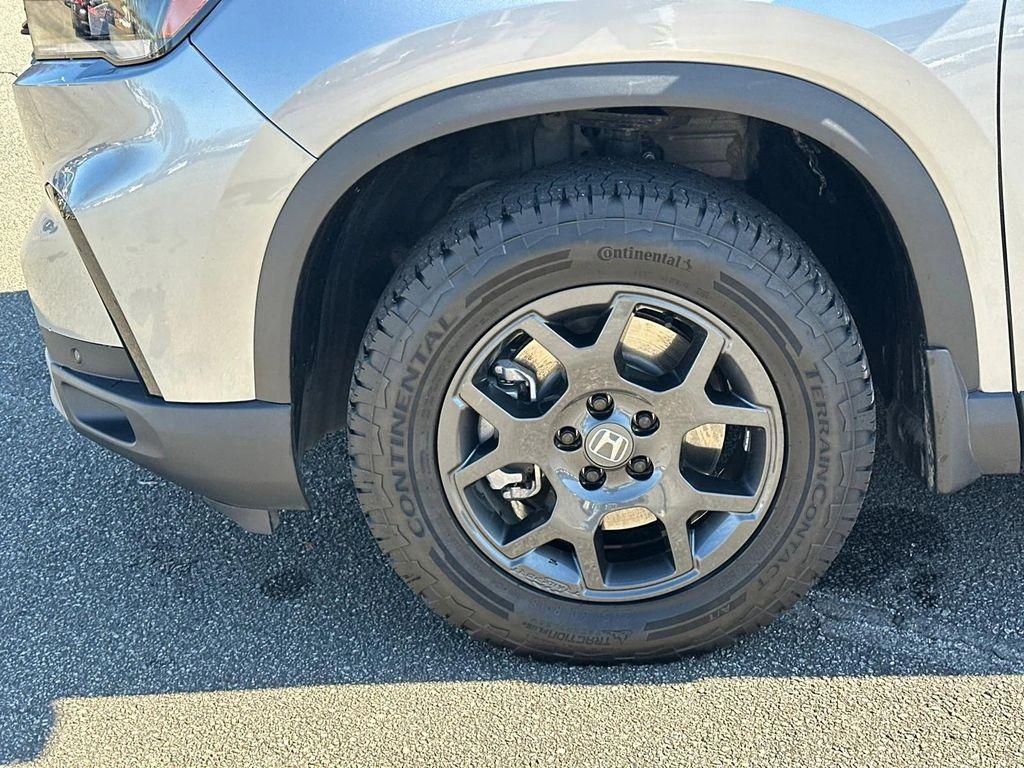 used 2025 Honda Pilot car, priced at $43,674