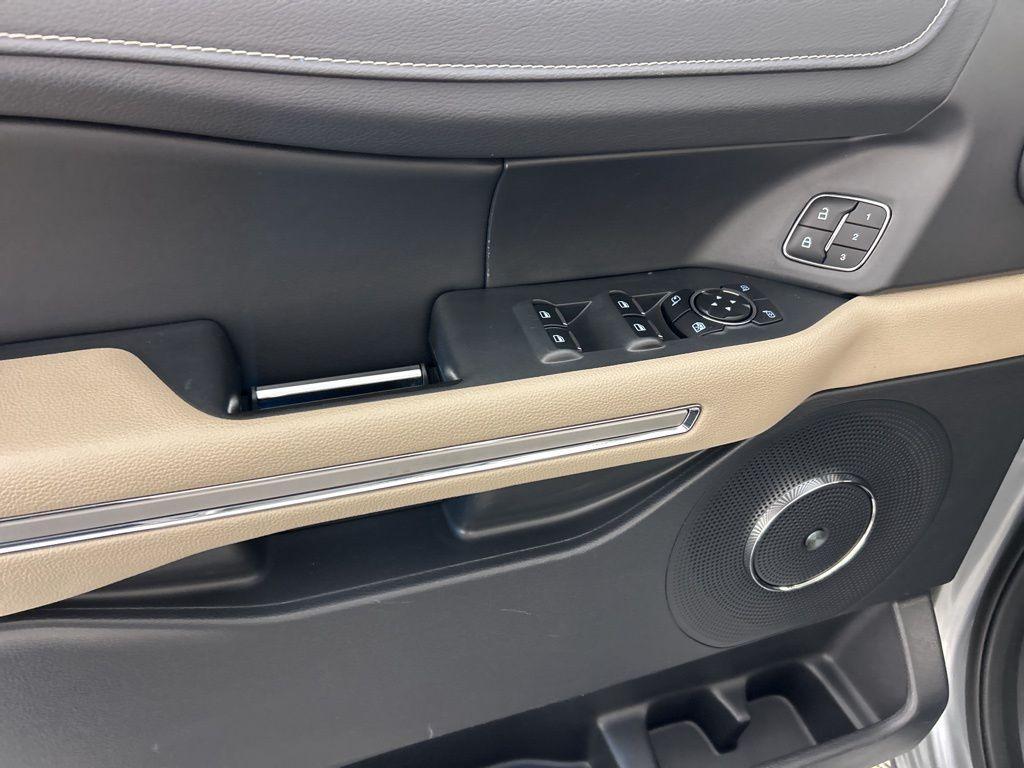 used 2024 Ford Expedition car, priced at $51,360