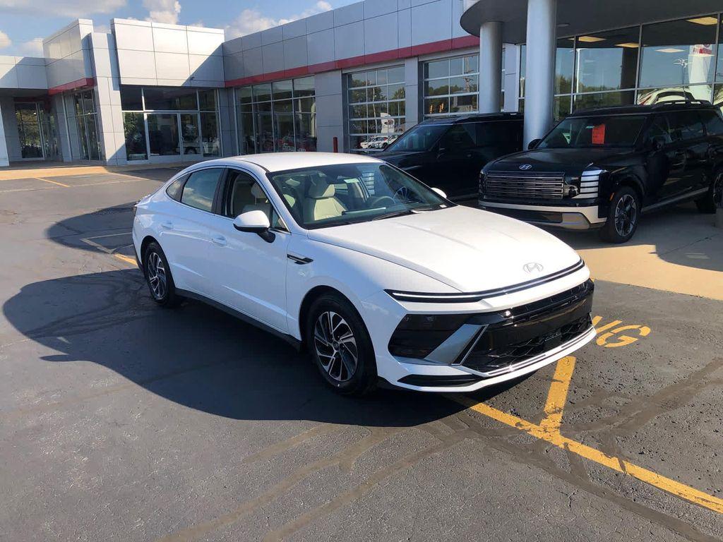 new 2026 Hyundai Sonata Hybrid car, priced at $30,519