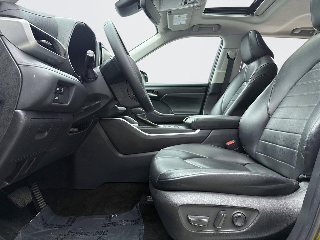 used 2023 Toyota Highlander car, priced at $38,500