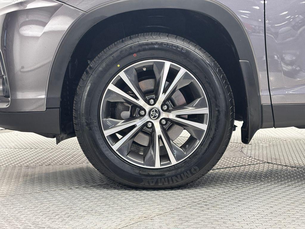 used 2019 Toyota Highlander car, priced at $22,700