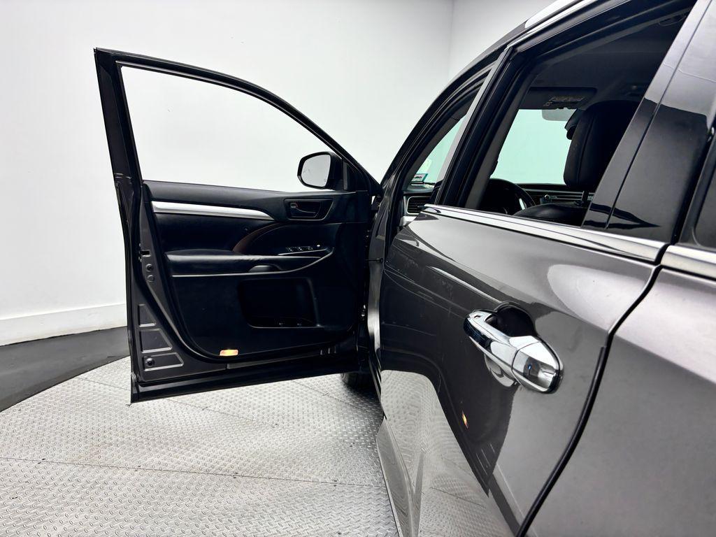 used 2019 Toyota Highlander car, priced at $22,700