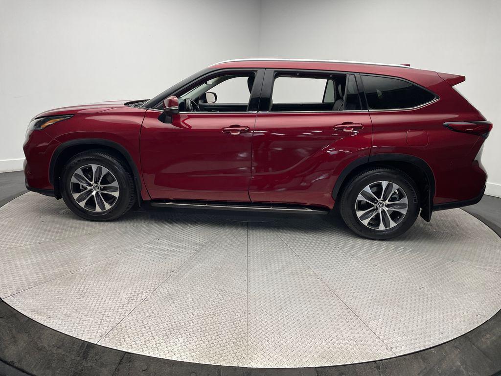 used 2021 Toyota Highlander car, priced at $32,900
