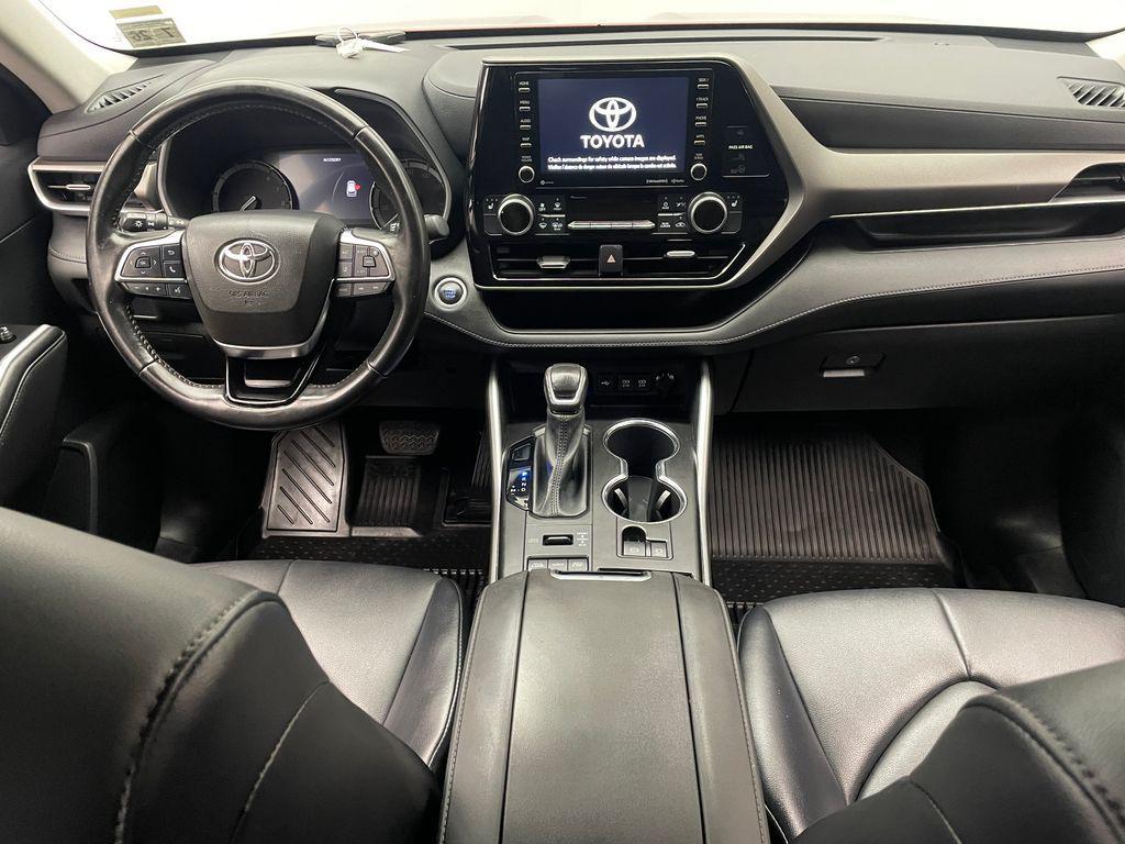 used 2021 Toyota Highlander car, priced at $32,900