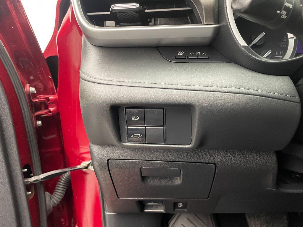 used 2021 Toyota Highlander car, priced at $32,900