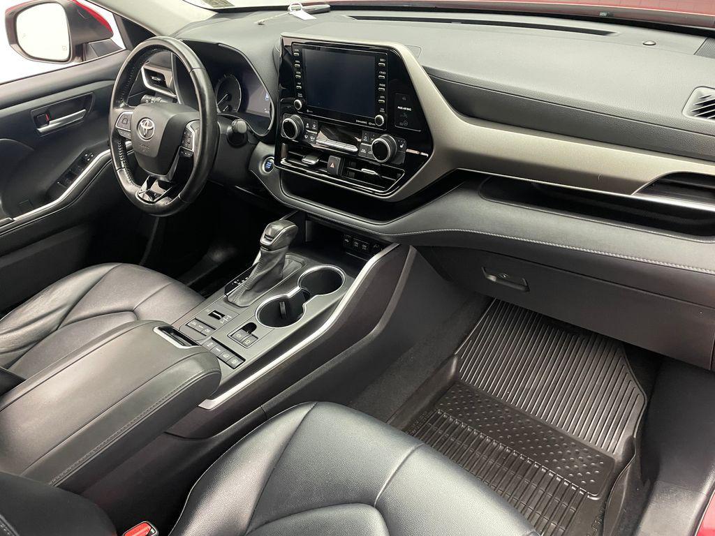 used 2021 Toyota Highlander car, priced at $32,900