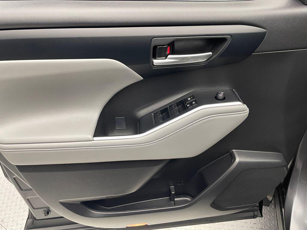 used 2023 Toyota Highlander car, priced at $23,900