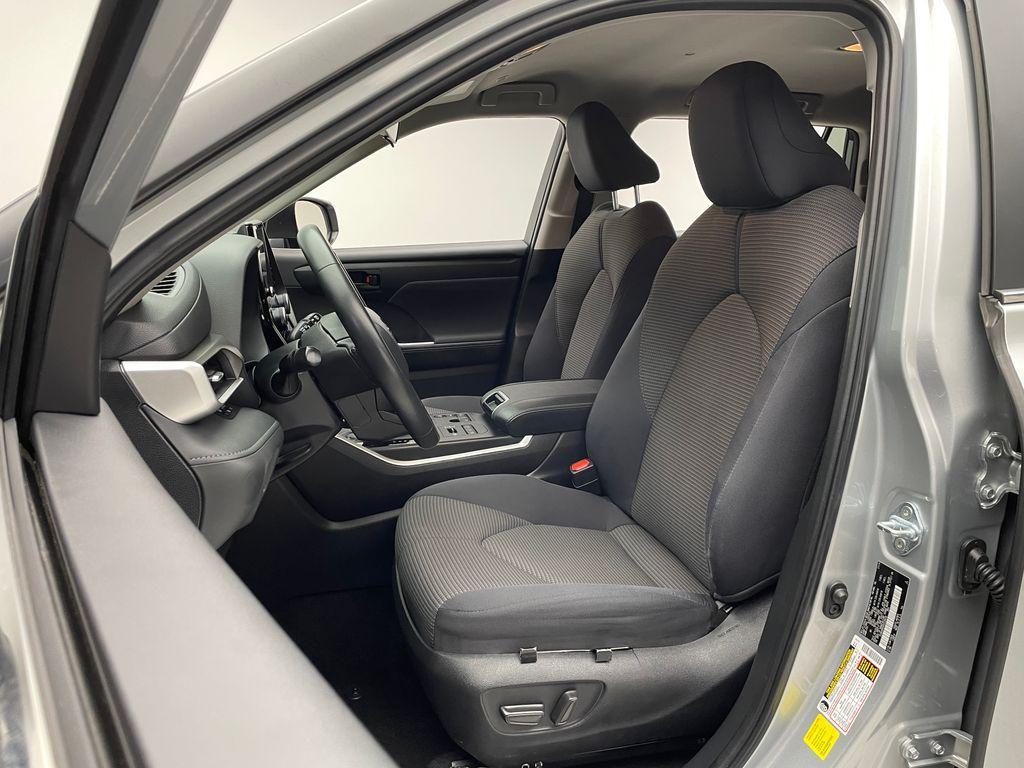 used 2024 Toyota Highlander car, priced at $35,900