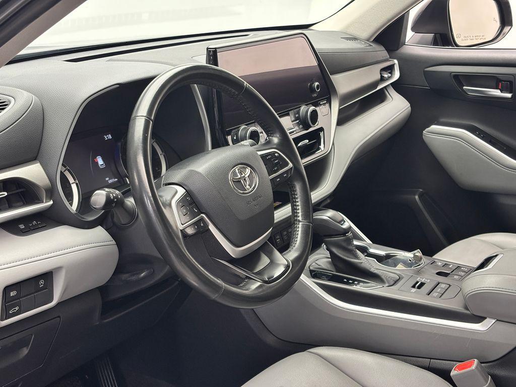 used 2023 Toyota Highlander car, priced at $39,900
