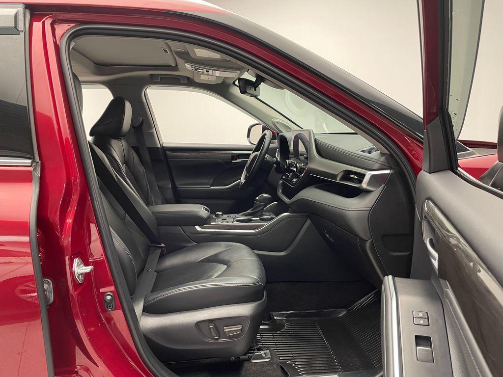 used 2023 Toyota Highlander car, priced at $38,900