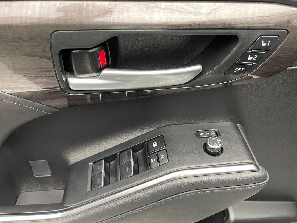 used 2023 Toyota Highlander car, priced at $42,900