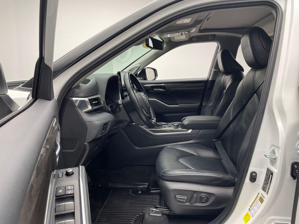 used 2023 Toyota Highlander car, priced at $42,900