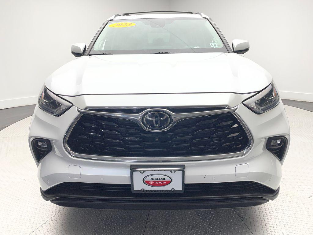 used 2023 Toyota Highlander car, priced at $42,900
